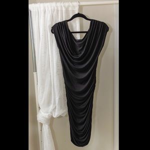 💋Bettina Duncan dress w/ draping & ruched sides!
